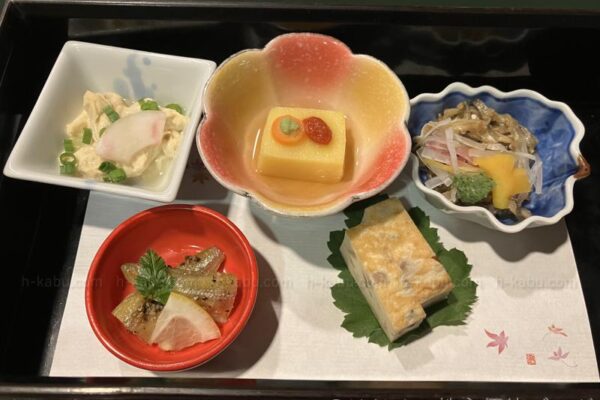 ホテル紅や夕食 彩り先前 もろこし豆腐 湯葉胡麻和え 木の子袱紗焼き 鱧皮ざく 公魚レモン和え