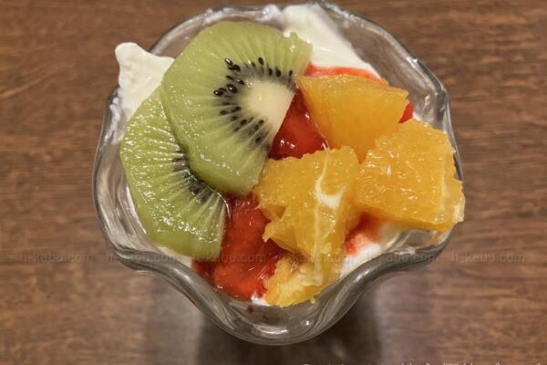 トマトアンドオニオンスイーツ食べ放題フルーツ＆濃密ヨーグルトパフェ