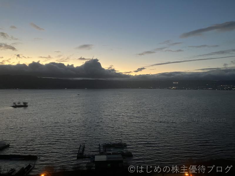 ホテル紅や 湖側 湖陽KOYOU　客室からの風景 夕方