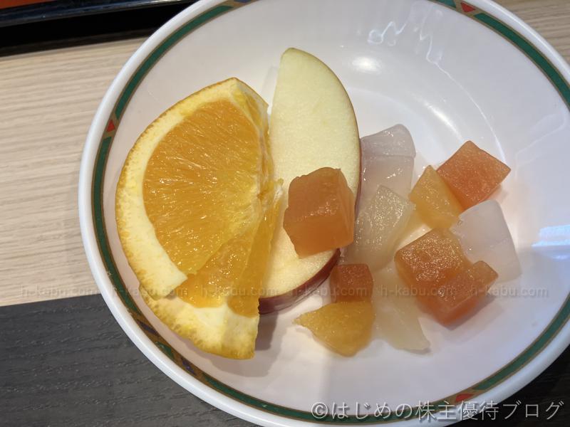 ホテル紅や 朝食 オレンジ リンゴ フルーツ