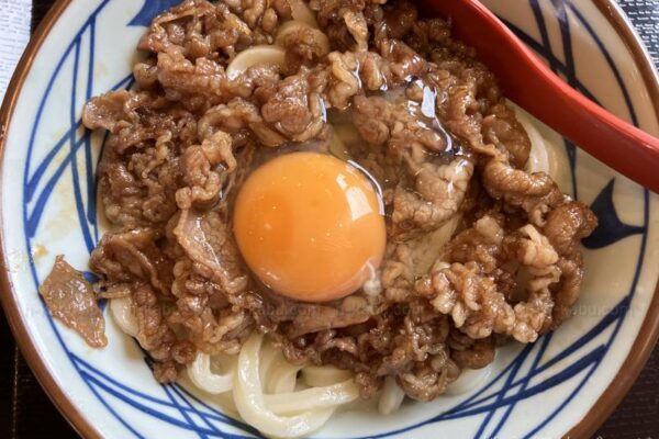 丸亀製麺焼きたて牛すき釜玉うどん